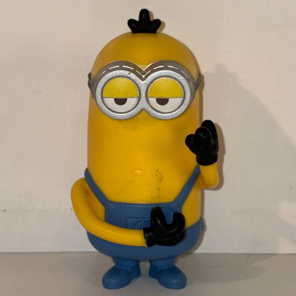 2017 MCDONALDS HAPPY MEAL TOY DESPICABLE ME MINION KEVIN GOGGLES TOY FIGURE
